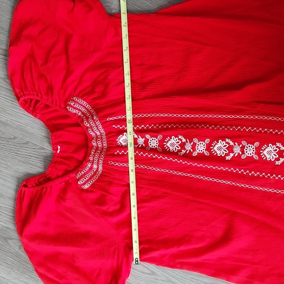 Short sleeve top with embroidery on sleeve and front red/white - Picture 6 of 7